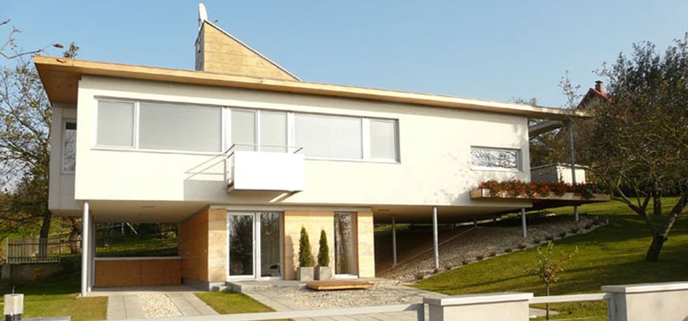 Realizácia rodinného domu Prešov- Šalgovík  (autor: Ing. arch.Mihalov) sa stala laureátom Ceny Slovenskej komory architektov za architektúru CE-ZA-AR 2010